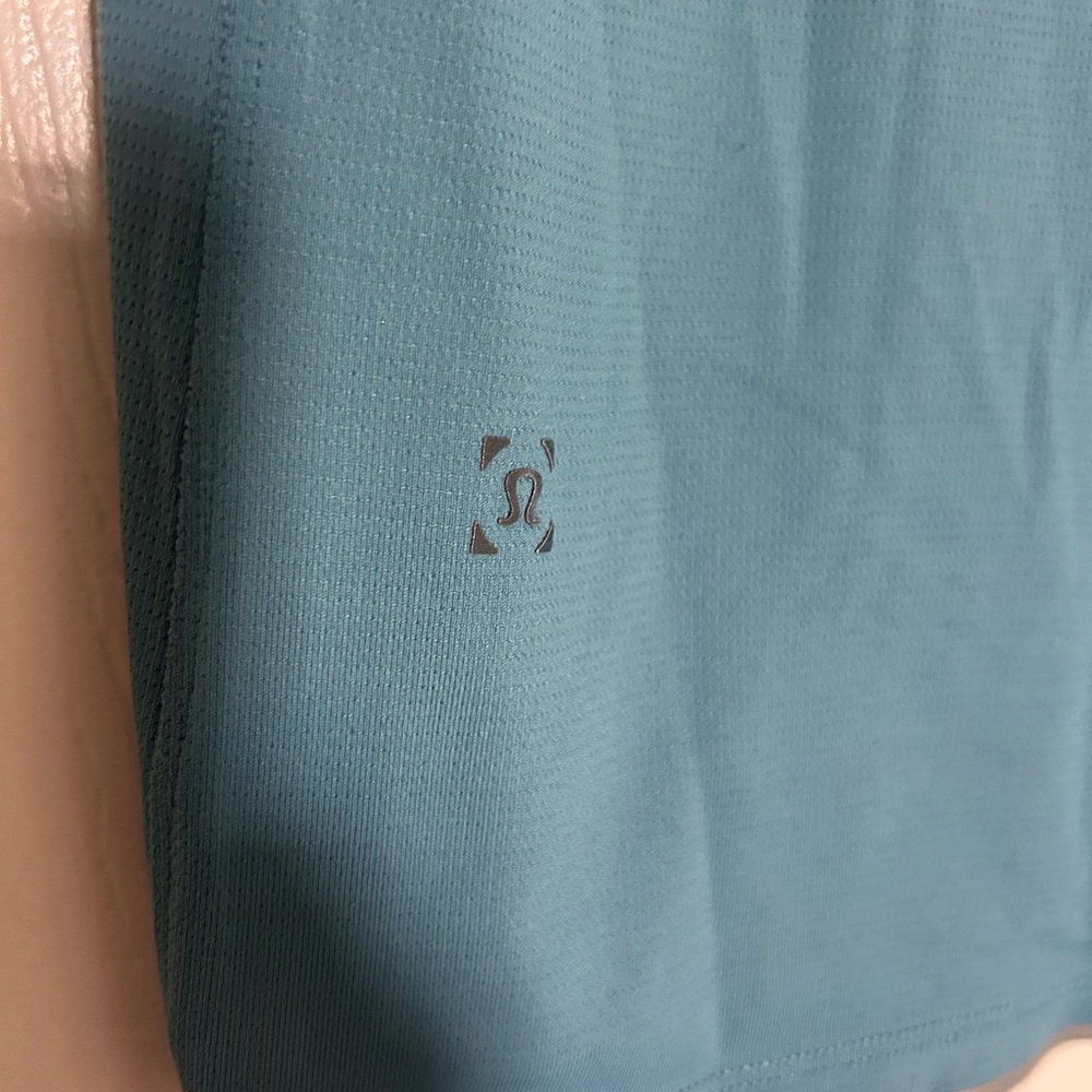 Men’s lululemon small tshirt